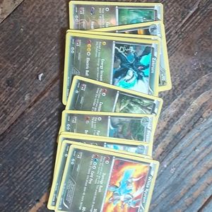 16 gold pokemon cards